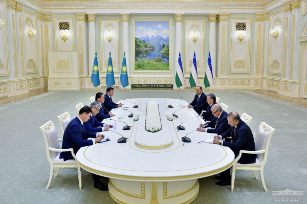 Шавкат Мирзиёев принял премьер-министра Казахстана