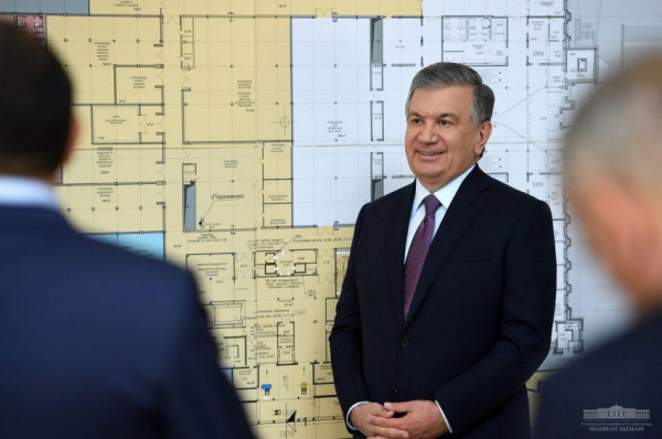 Президент осмотрел здание, в котором будет храниться Коран Усмана