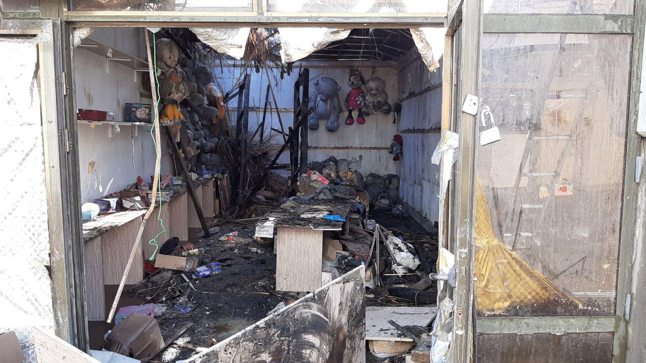 В магазинах на центральном рынке Бухары произошел пожар В магазинах на центральном рынке Бухары произошел пожар
