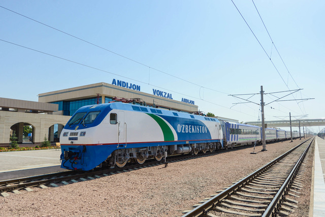 В Узбекистане на некоторых участках железной дороги временно ограничили скорость поездов из-за аномальной жары