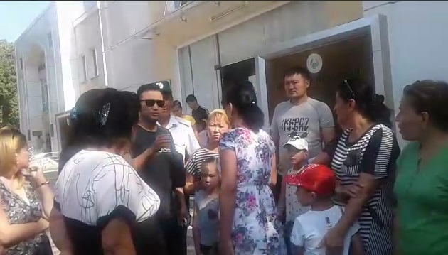 Тревожный «первый звонок»: почему за пробелы в системе образования должны отвечать дети? Тревожный «первый звонок»: почему за пробелы в системе образования должны отвечать дети?