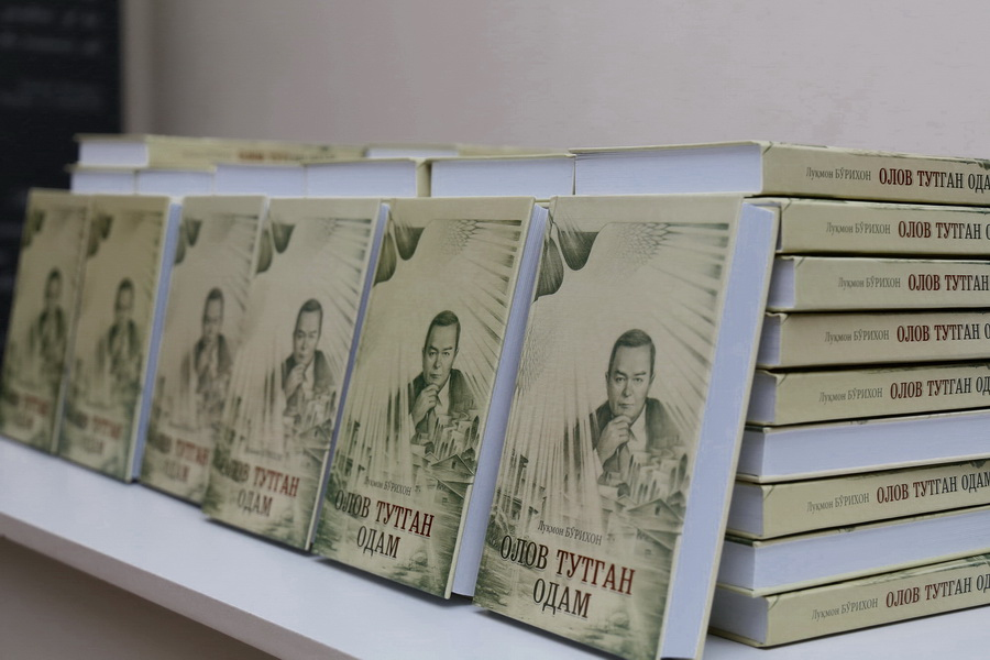 Советский период работы Ислама Каримова освещен в романе Лукмона Бурихона «Олов тутган одам» Советский период работы Ислама Каримова освещен в романе Лукмона Бурихона «Олов тутган одам»