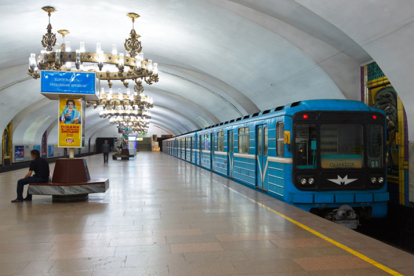 Перевозка   пассажиров в автобусах и метро Ташкента  обернулась убытком в 47 млрд. сумов