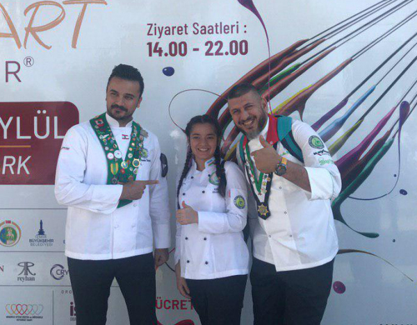 Кондитер Хилола Абзалова выиграла гран-при Чемпионата по приготовлению восточных сладостей в Турции