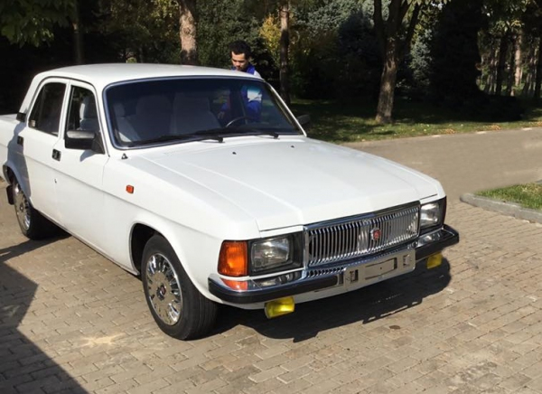 В Ташкенте проходит выставка автомобилей Ислама Каримова (фото)