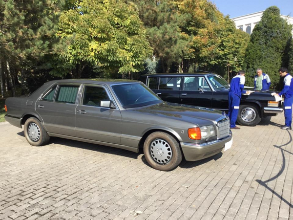 В Ташкенте проходит выставка автомобилей Ислама Каримова (фото)