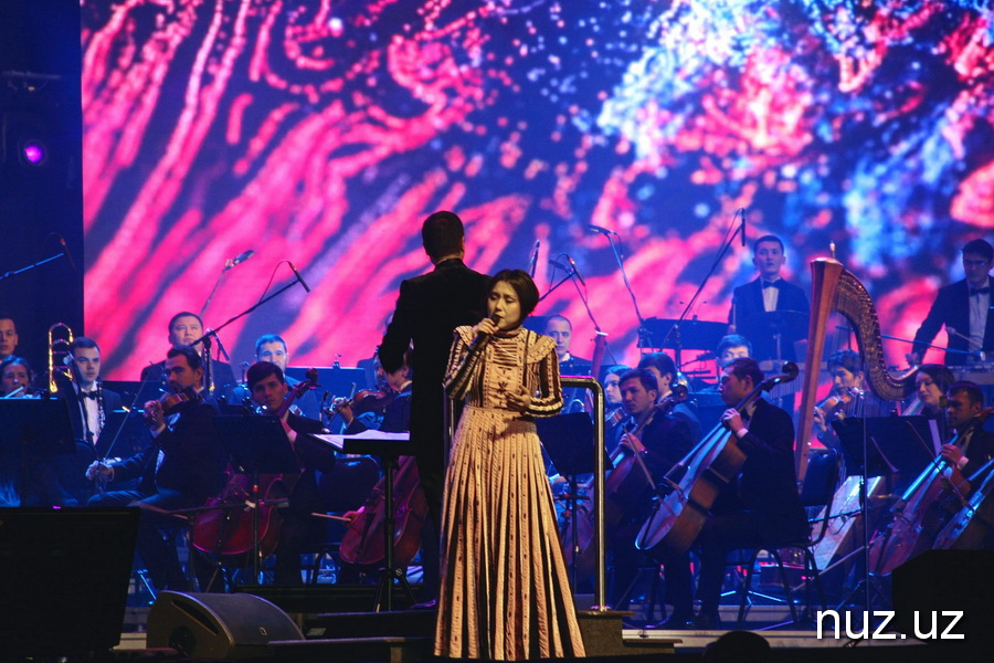 Севара Назархан на сцене ледовой арены Humo