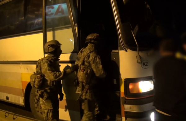 В Краснодаре задержан автобус с мигрантами-нелегалами из Узбекистана