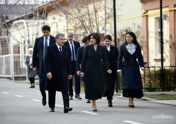 Президент проголосовал на выборах (фоторепортаж)