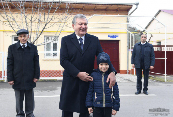 Президент проголосовал на выборах (фоторепортаж)