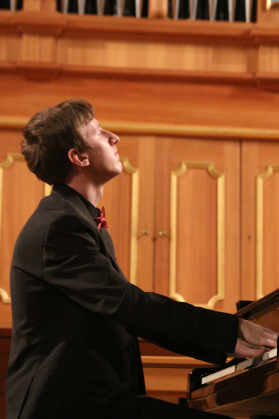 Так и тенор в опере тем и сладок, что исчезает навек в кулисах Так и тенор в опере тем и сладок, что исчезает навек в кулисах