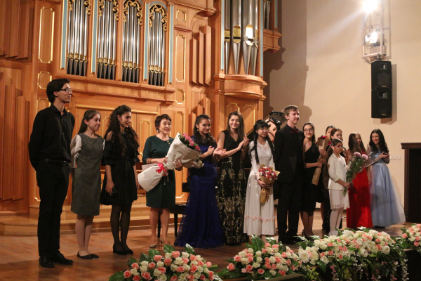 Так и тенор в опере тем и сладок, что исчезает навек в кулисах Так и тенор в опере тем и сладок, что исчезает навек в кулисах