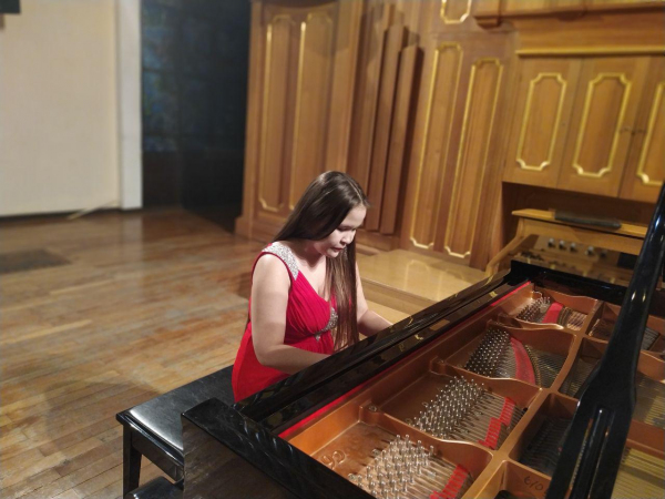 Так и тенор в опере тем и сладок, что исчезает навек в кулисах Так и тенор в опере тем и сладок, что исчезает навек в кулисах