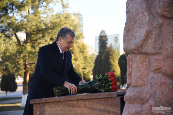 Президент открыл памятник Абдулле Кадыри (фоторепортаж)