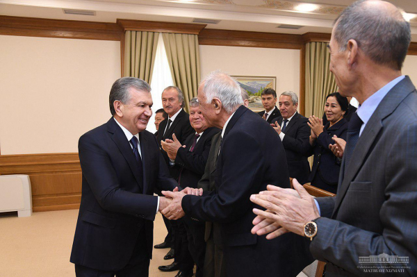 Президент открыл памятник Абдулле Кадыри (фоторепортаж)