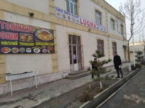 В Андижане начали снимать рекламные баннеры, нарушающие законодательство (фото)