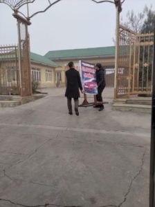 В Андижане начали снимать рекламные баннеры, нарушающие законодательство (фото) В Андижане начали снимать рекламные баннеры, нарушающие законодательство (фото)