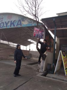 В Андижане начали снимать рекламные баннеры, нарушающие законодательство (фото) В Андижане начали снимать рекламные баннеры, нарушающие законодательство (фото)