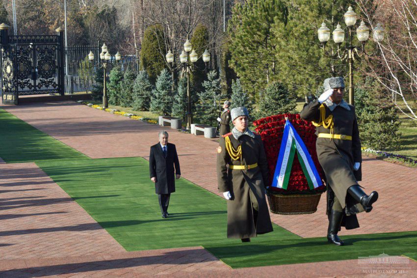 Шавкат Мирзиёев почтил память Ислама Каримова (фото)