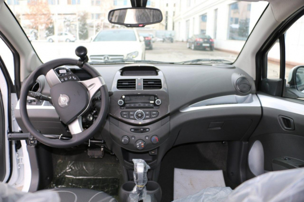 Компания UzAuto Motors начала выпускать автомобили для водителей с ограниченными возможностями (фото)