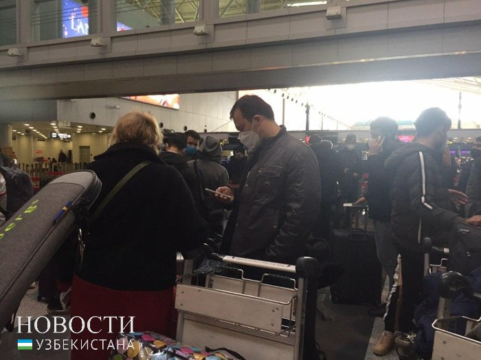 Далеко не 80: cотни студентов из Узбекистана находятся в пекинском аэропорту (фото, видео) Далеко не 80: cотни студентов из Узбекистана находятся в пекинском аэропорту (фото, видео)