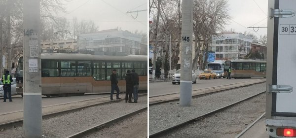 В Самарканде трамвай сошел с рельсов (фото, видео) В Самарканде трамвай сошел с рельсов (фото, видео)