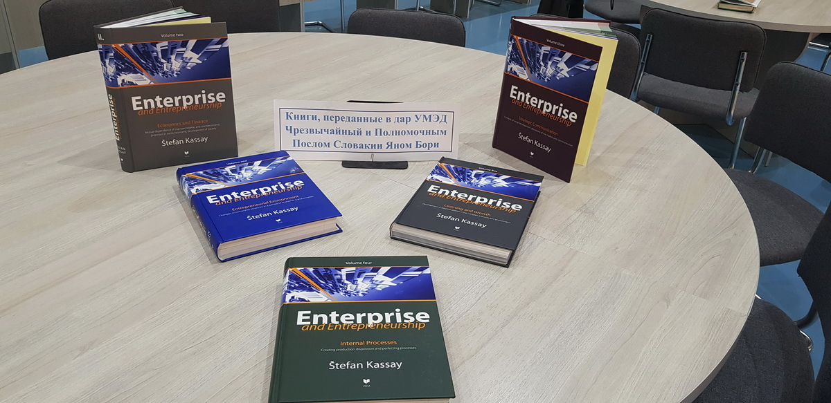 УМЭД получил в дар от посла Словакии книги профессора Кашшая "Пенталогия" УМЭД получил в дар от посла Словакии книги профессора Кашшая "Пенталогия"
