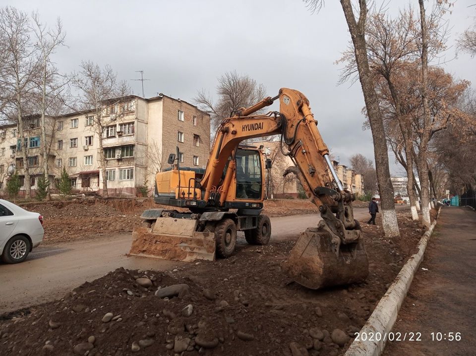 В Ташкенте при расширении дороги вырублены деревья. Еще 35 деревьев - под угрозой уничтожения В Ташкенте при расширении дороги вырублены деревья. Еще 35 деревьев - под угрозой уничтожения