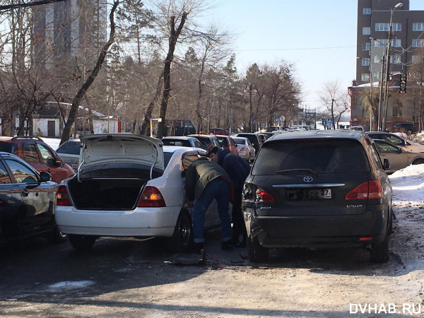 Повар из Узбекистана устроил в Хабаровске аварию с участием четырех машин, опаздывая на работу