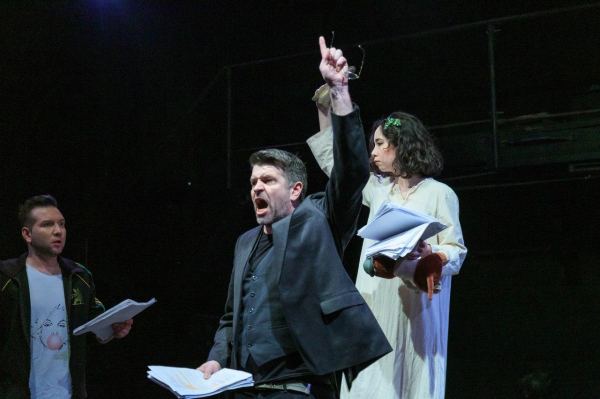 Кого крушить, если не самих себя?