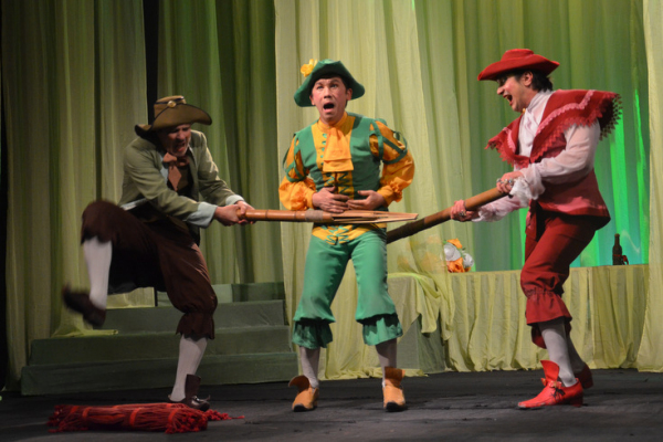 Толерантность на деле: В Молодёжном театре Узбекистана прошли  спектакли с тифлокомментированием