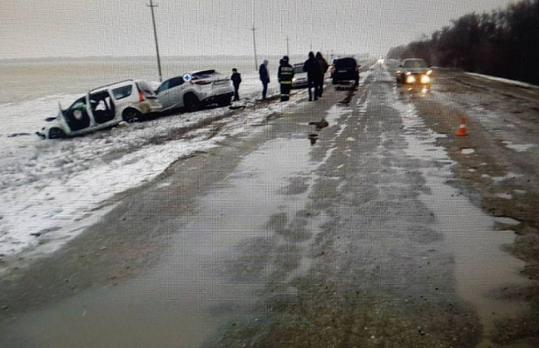 Шесть узбекистанцев попали в ДТП в Саратовской области: водитель выехал на встречную полосу