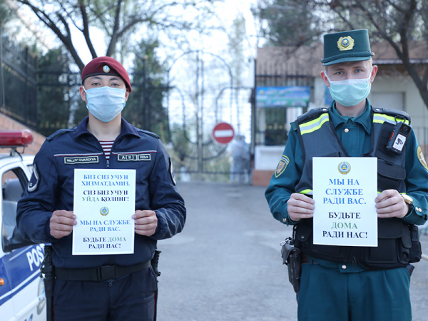 Сотрудники ГУВД Ташкента поддержали флешмоб врачей (фотолента)