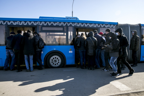 Жизнь на паузе. Мигранты в России тяжело переживают условия карантина...