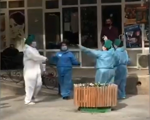 Трогательное видео: врачи и медсёстры танцуют на выписке 212 пациентов из карантина