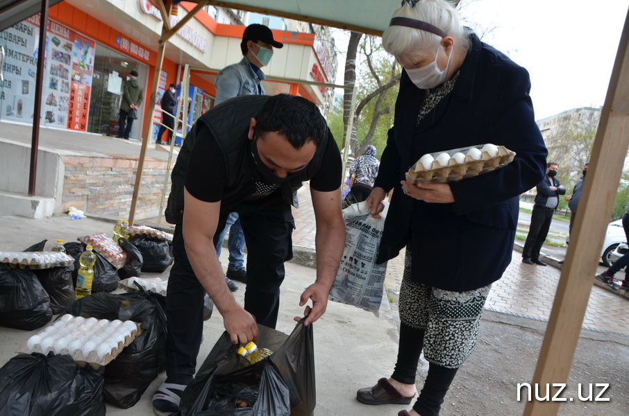 В Ташкенте неравнодушные граждане организовали раздачу продуктовых пакетов пожилым и малоимущим людям (фото, видео) В Ташкенте неравнодушные граждане организовали раздачу продуктовых пакетов пожилым и малоимущим людям (фото, видео)