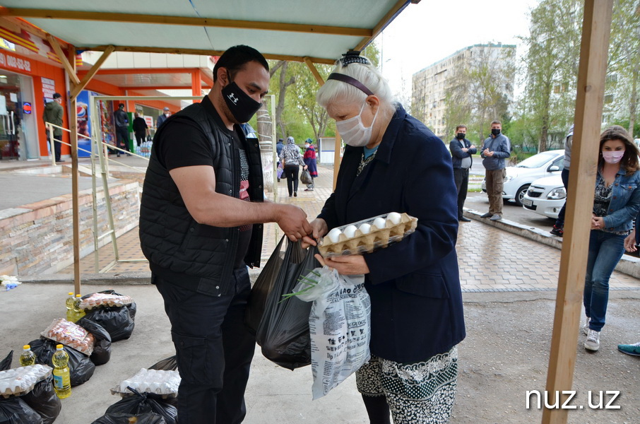 В Ташкенте неравнодушные граждане организовали раздачу продуктовых пакетов пожилым и малоимущим людям (фото, видео) В Ташкенте неравнодушные граждане организовали раздачу продуктовых пакетов пожилым и малоимущим людям (фото, видео)