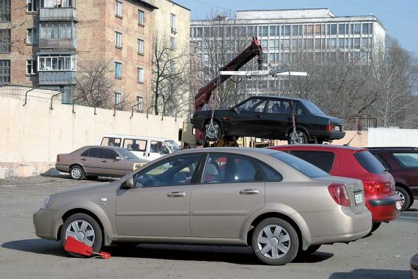 За прошедшие сутки в Ташкенте 411 автомобилей помещены на штрафплощадку