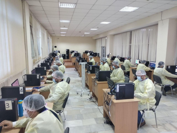 85 опытных врачей, профессоров и преподавателей круглосуточно отвечают на вопросы о коронавирусе через новый Telegram-бот