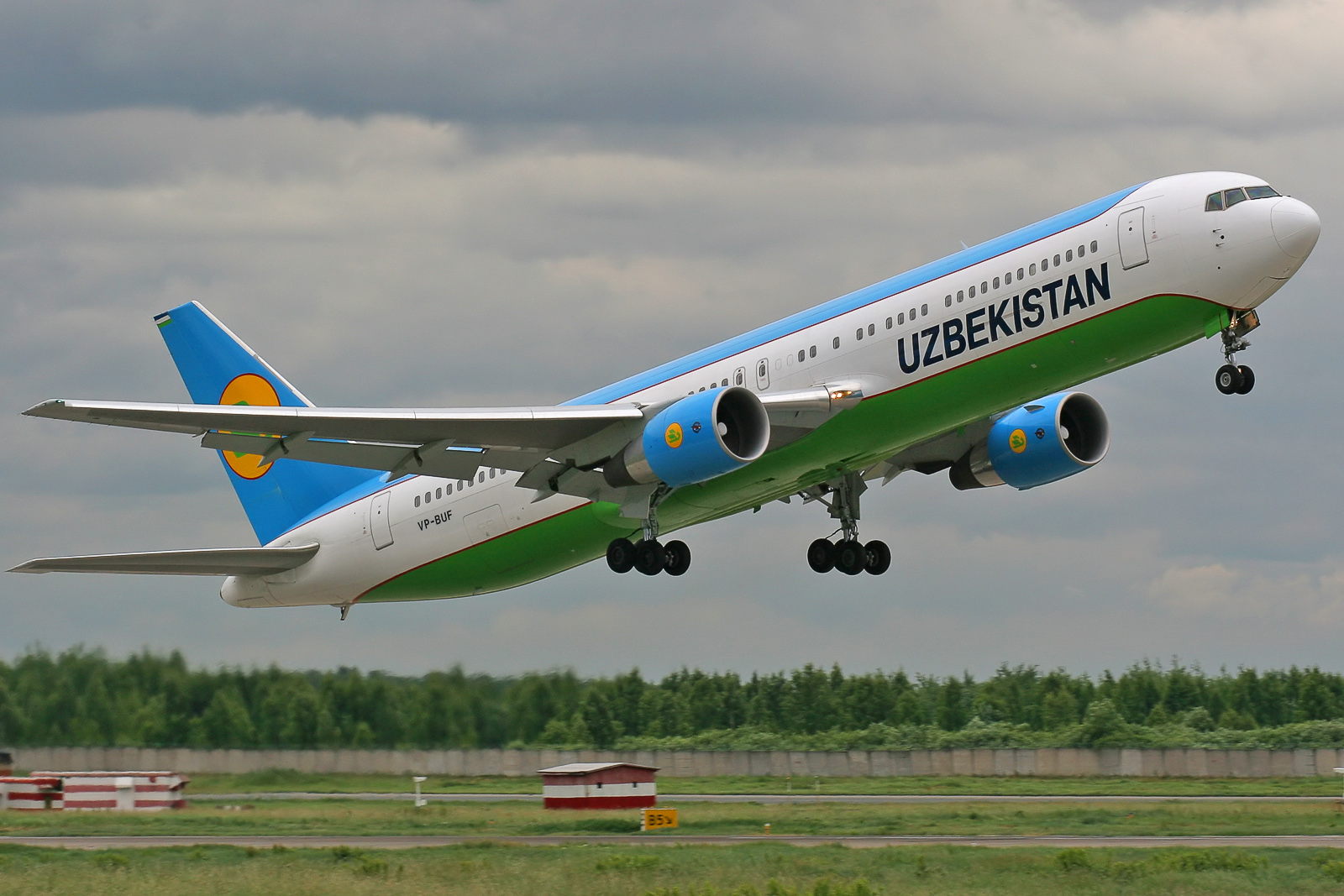 С 13 по 24 мая чартерные рейсы вернут узбекистанцев домой (график)