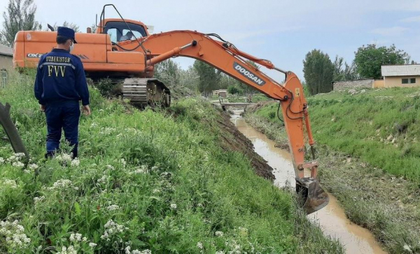 16 200 жителей Акалтынского и Мирзаабадского районов, эвакуированных из-за прорыва дамбы, вернулись домой