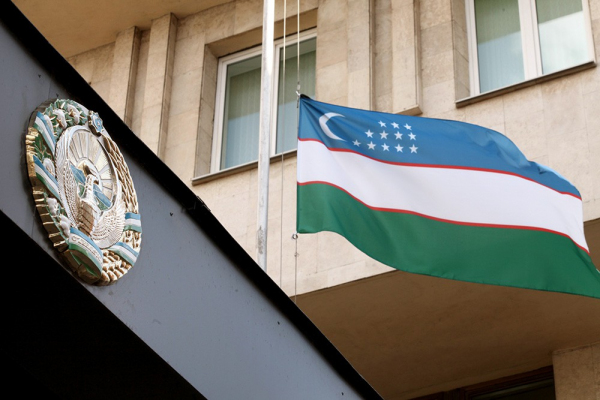 За два дня в посольство Узбекистана в России обратились 14 000 соотечественников, желающих вернуться на родину