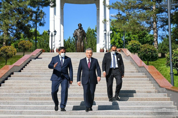 Президент предложил создать интернет-портал «Аллея литераторов» на узбекском, английском и русском языках