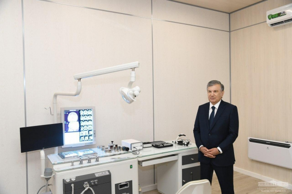 Президент осмотрел строящуюся специализированную многопрофильную больницу в Зангиатинском районе Ташкентской области