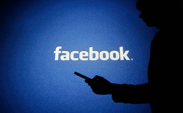 Facebook будет отмечать страницы государственных СМИ специальным знаком