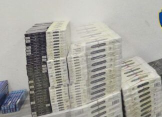 Наманганда акциз маркасиз тамаки маҳсулотларини ташиган фуқаро қўлга олинди