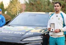 Жаҳон чемпиони Акбар Жўраевга BYD автомобили совға қилинди