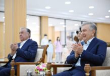 Ўзбекистон ва Тожикистон етакчилари Бухоро вилоятидаги тўқимачилик корхонасига ташриф буюрдилар