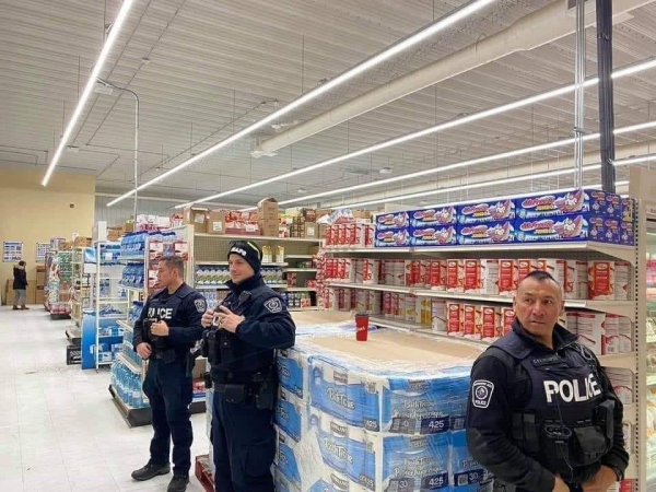 Юмор по-американски: приятного аппетита - торт «Туалетная бумага»!