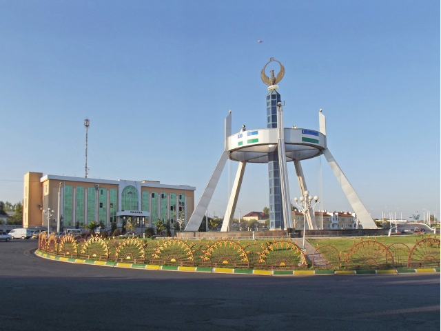 В Намангане и Учкурганском районе движение транспорта и граждан приостанавливают